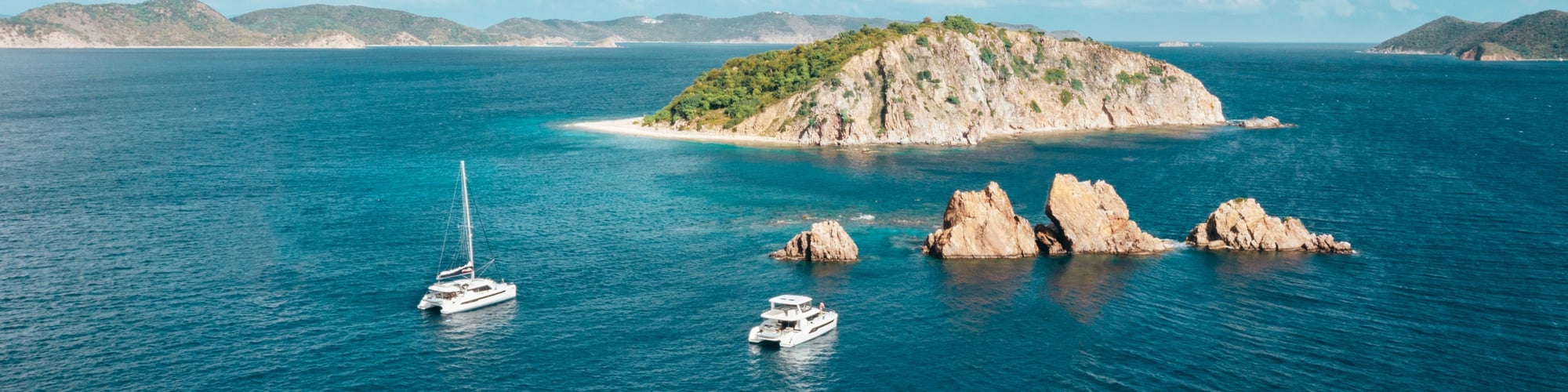 Barcos de The Moorings en The Indians, Islas Vírgenes Británicas